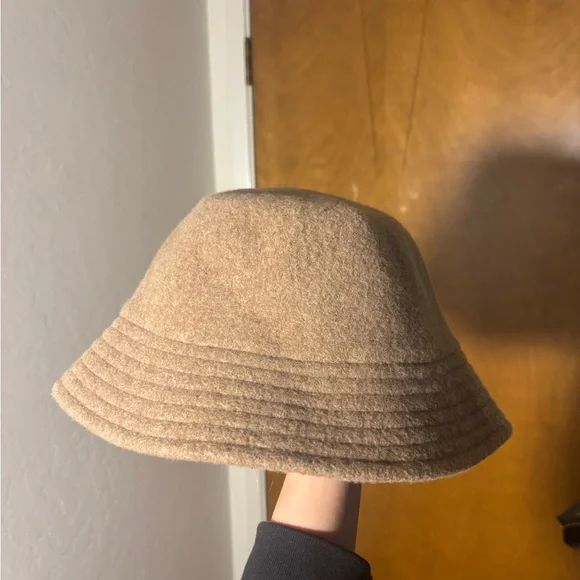 Uniqlo | Accessories | Stylish Uniqlo Tan Bucket Hat | Poshmark display picture 3